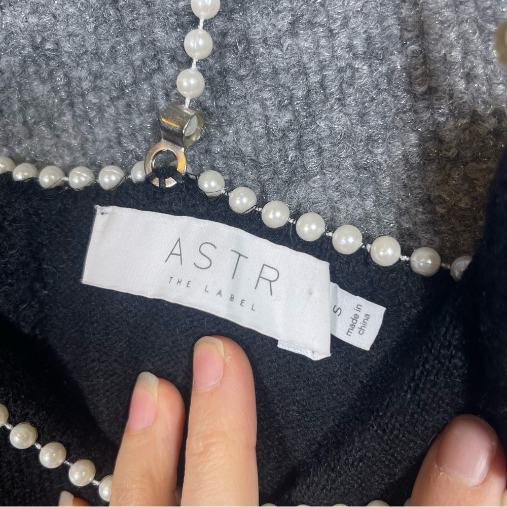 ASTR the Label Women Small Kira Black Pearl Knit Sweater Tank Crop Top Old Money - Picture 11 of 11